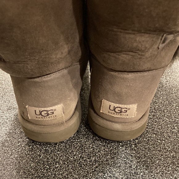 Ugg Bailey Button Grey Boots size 8 - Picture 3 of 6